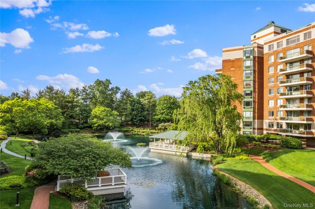 100 Hilton Avenue 304, Garden City, NY 11530