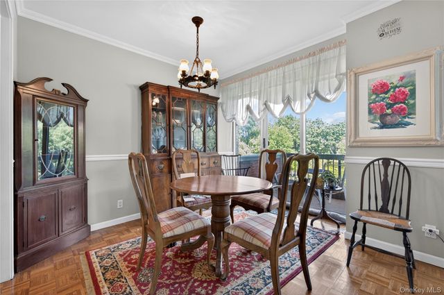 100 Hilton Avenue 304, Garden City, NY 11530
