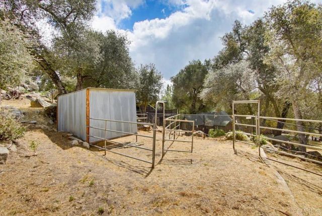 25008 Manzanita Ln, Descanso, CA 91916