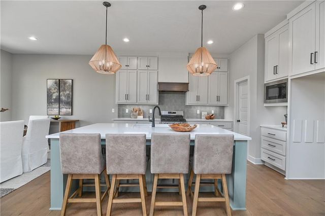 24621 W 60th Terrace, Shawnee, KS 66226