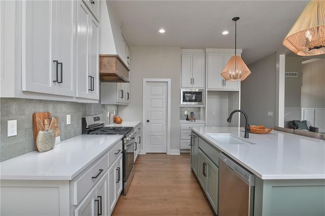 24621 W 60th Terrace, Shawnee, KS 66226