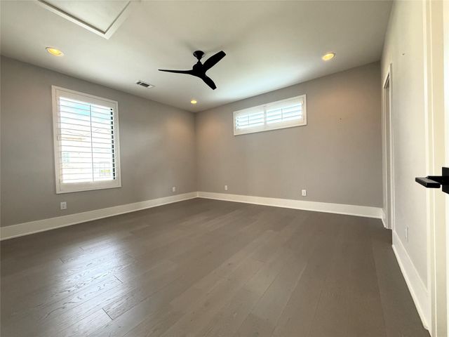 1015 E 27th Street B, Houston, TX 77009