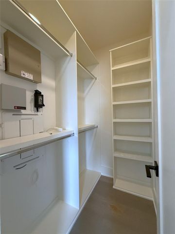 1015 E 27th Street B, Houston, TX 77009