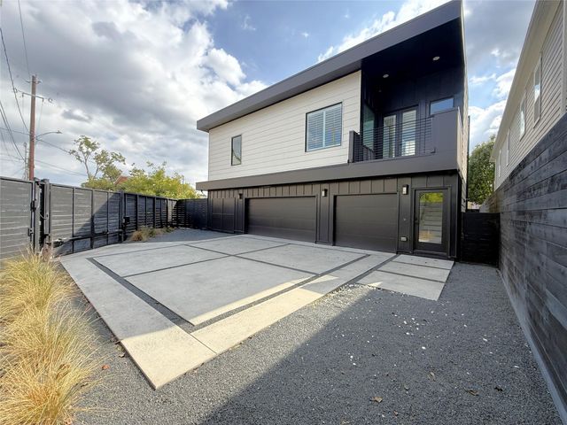 1015 E 27th Street B, Houston, TX 77009