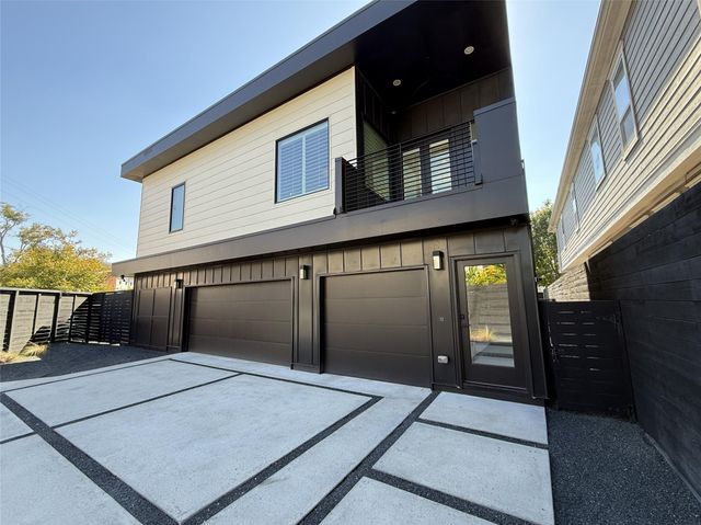 1015 E 27th Street B, Houston, TX 77009