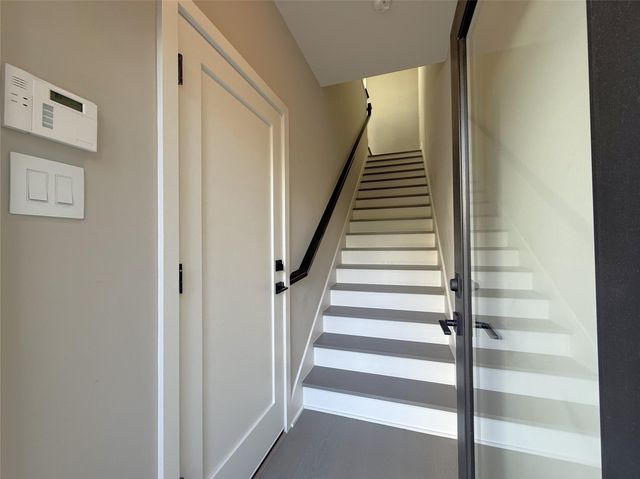 1015 E 27th Street B, Houston, TX 77009