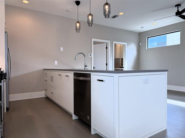 1015 E 27th Street B, Houston, TX 77009