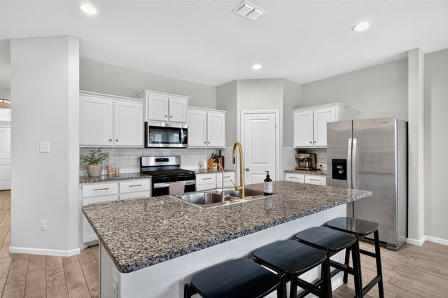 8605 Mirror Lake Drive, Fort Worth, TX 76179