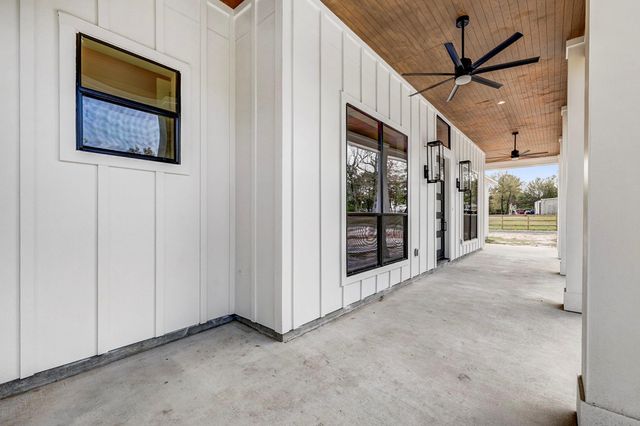 32648 Dobbin Huffsmith Road, Magnolia, TX 77354