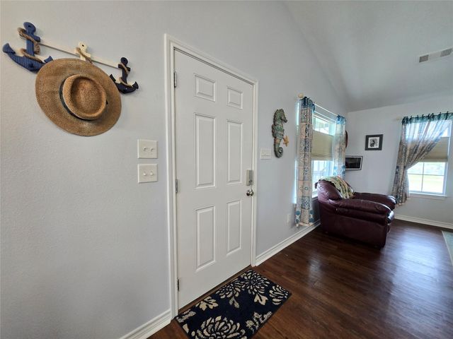 16 Peggy Street E, Palacios, TX 77465