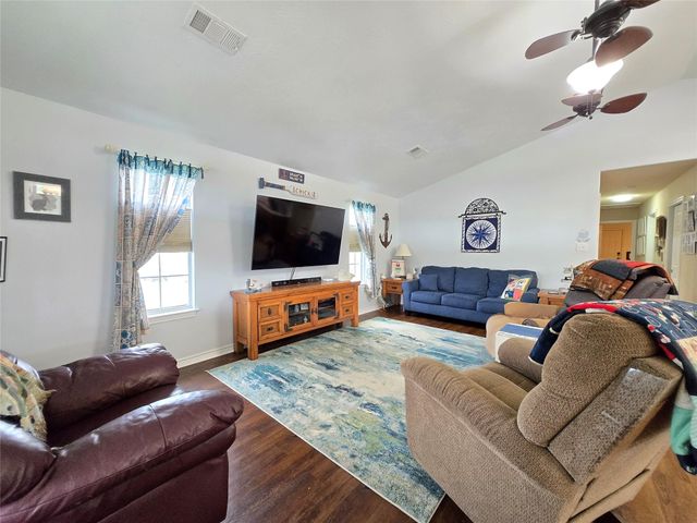 16 Peggy Street E, Palacios, TX 77465