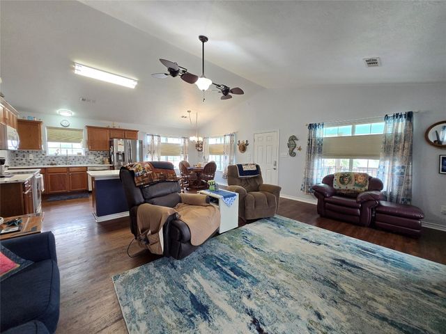 16 Peggy Street E, Palacios, TX 77465