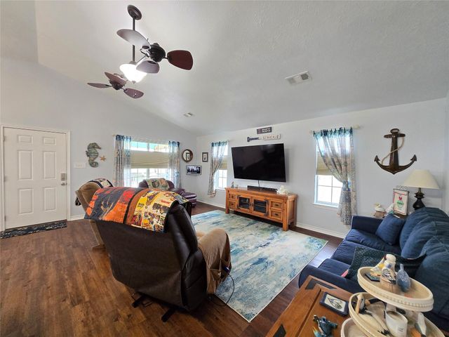 16 Peggy Street E, Palacios, TX 77465