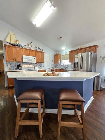 16 Peggy Street E, Palacios, TX 77465