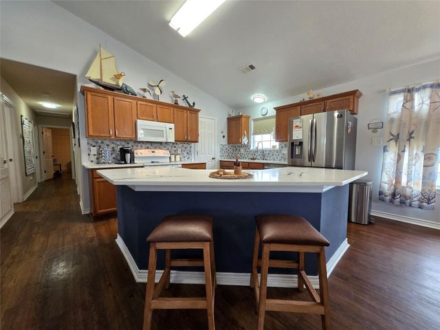 16 Peggy Street E, Palacios, TX 77465