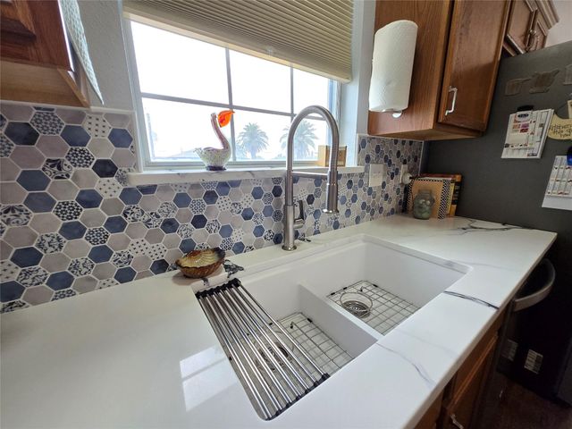 16 Peggy Street E, Palacios, TX 77465