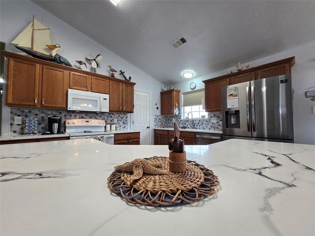 16 Peggy Street E, Palacios, TX 77465