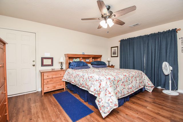 16 Peggy Street E, Palacios, TX 77465