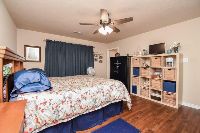 16 Peggy Street E, Palacios, TX 77465