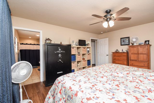 16 Peggy Street E, Palacios, TX 77465