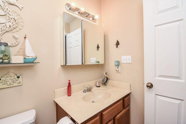 16 Peggy Street E, Palacios, TX 77465