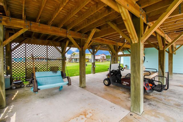 16 Peggy Street E, Palacios, TX 77465