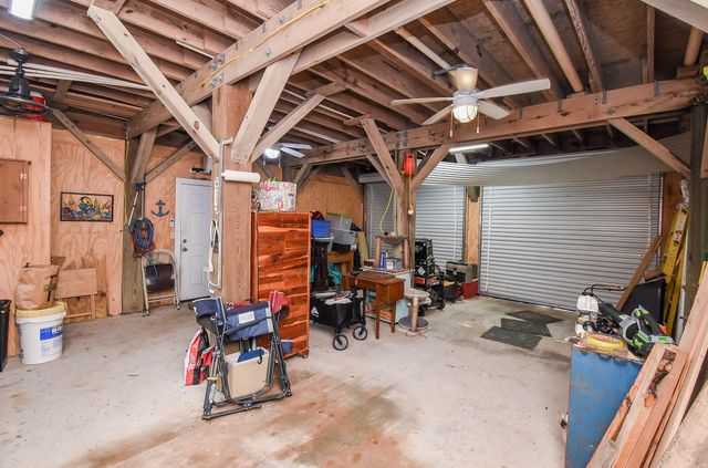 16 Peggy Street E, Palacios, TX 77465
