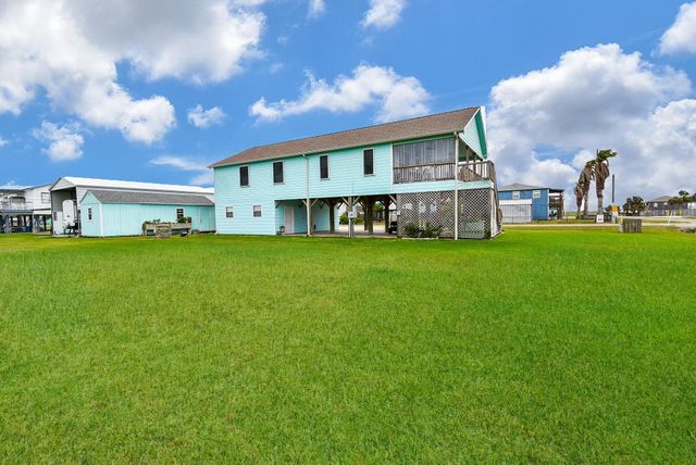 16 Peggy Street E, Palacios, TX 77465