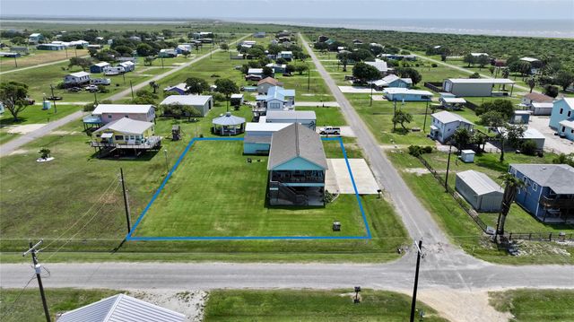 16 Peggy Street E, Palacios, TX 77465