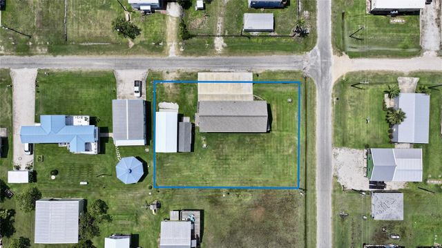 16 Peggy Street E, Palacios, TX 77465