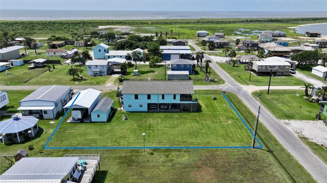 16 Peggy Street E, Palacios, TX 77465