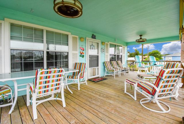 16 Peggy Street E, Palacios, TX 77465
