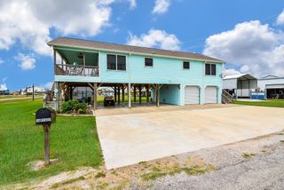 16 Peggy Street E, Palacios, TX 77465