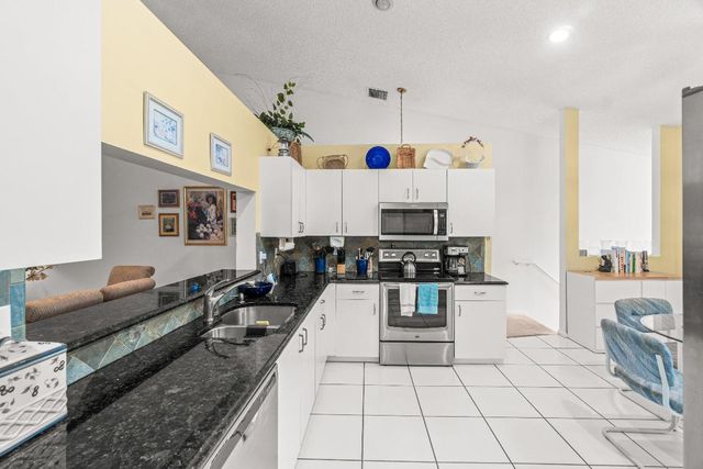 9632 Sills Drive E 203, Boynton Beach, FL 33437