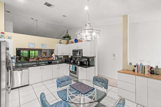 9632 Sills Drive E 203, Boynton Beach, FL 33437