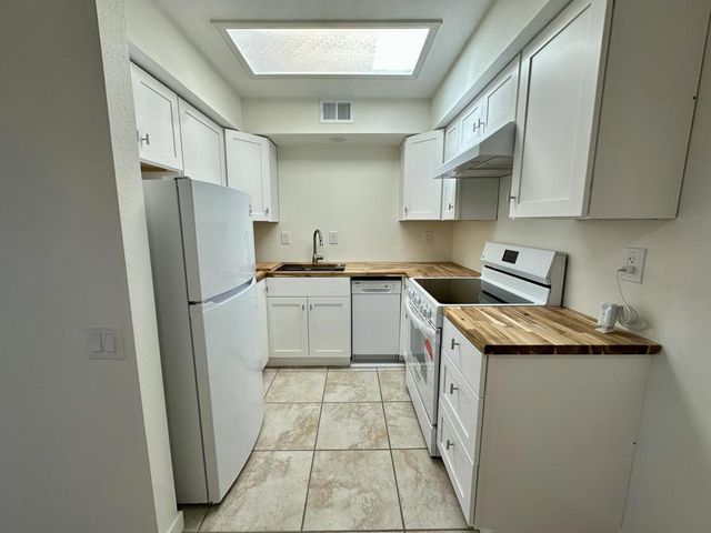 1400 Sunflower Circle S, Palm Springs, CA 92262