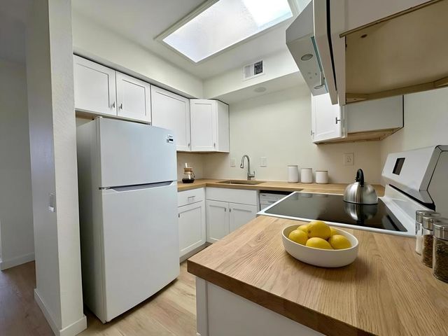 1400 Sunflower Circle S, Palm Springs, CA 92262