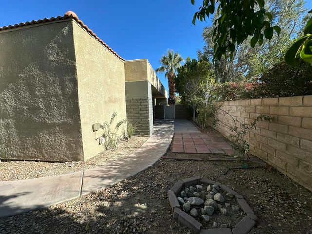 1400 Sunflower Circle S, Palm Springs, CA 92262