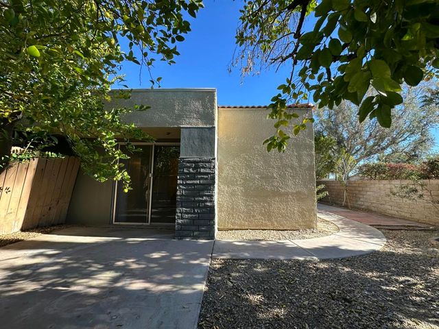 1400 Sunflower Circle S, Palm Springs, CA 92262