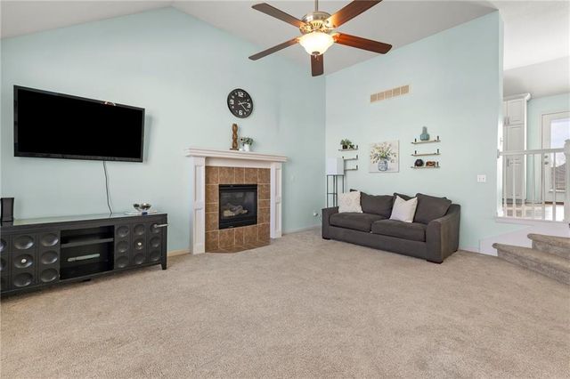 559 E Apache Street, Gardner, KS 66030