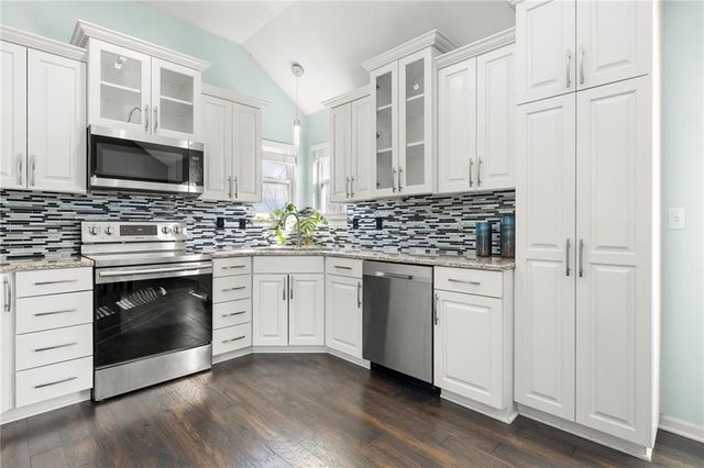 559 E Apache Street, Gardner, KS 66030