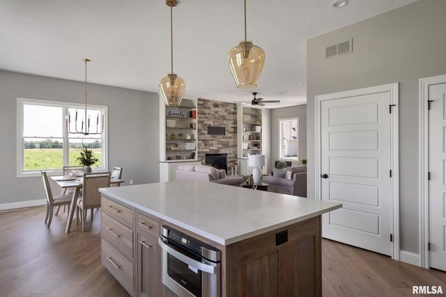 6654 Meghan Avenue, Bettendorf, IA 52722