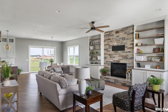 6654 Meghan Avenue, Bettendorf, IA 52722