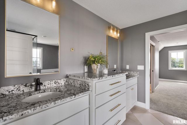 6654 Meghan Avenue, Bettendorf, IA 52722