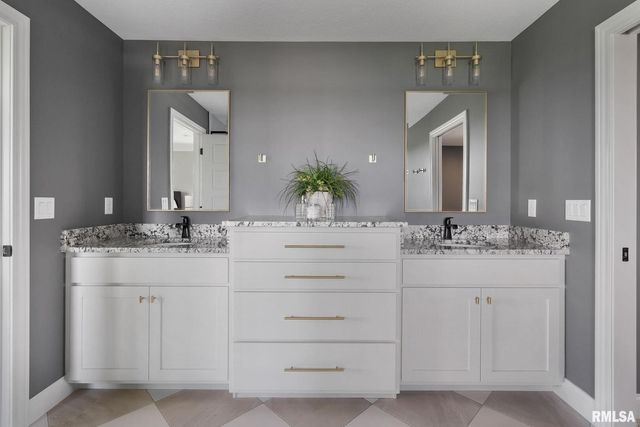 6654 Meghan Avenue, Bettendorf, IA 52722