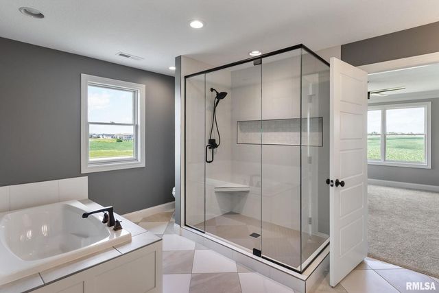 6654 Meghan Avenue, Bettendorf, IA 52722