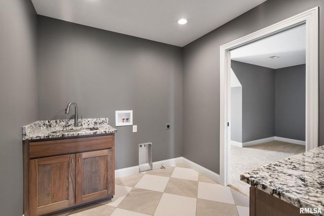 6654 Meghan Avenue, Bettendorf, IA 52722