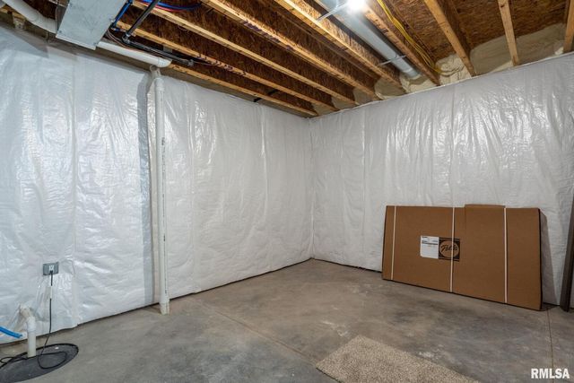 6654 Meghan Avenue, Bettendorf, IA 52722