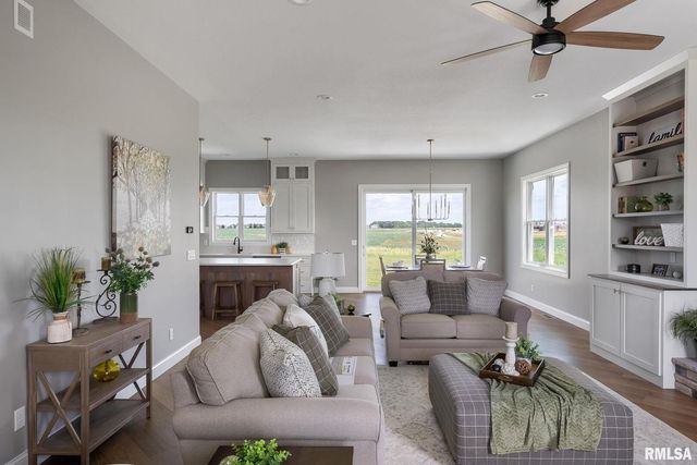 6654 Meghan Avenue, Bettendorf, IA 52722