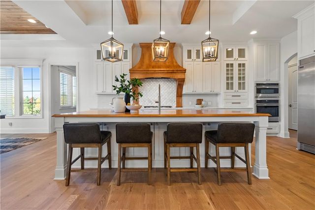 16520 Ballentine Street, Overland Park, KS 66221